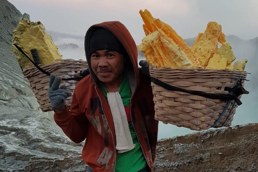 Indonesia, Vulcano Ijen, Minatore