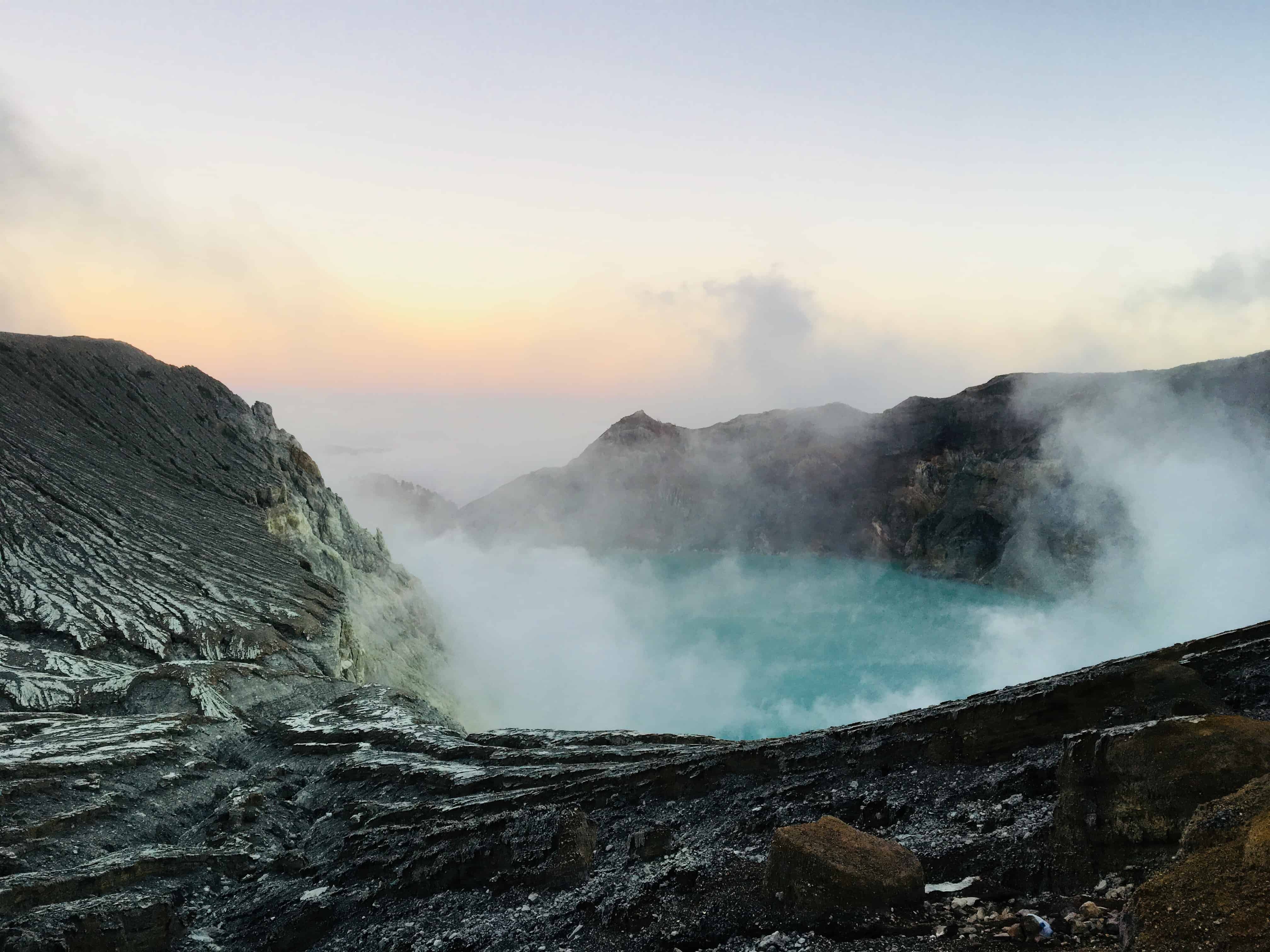 Kawah Ijen, il lago acido più grande al mondo