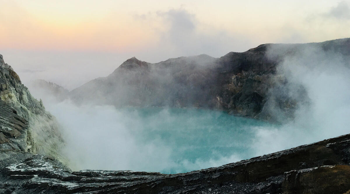 Vulcano Ijen, Indonesia: il lago acido più grande al mondo - 