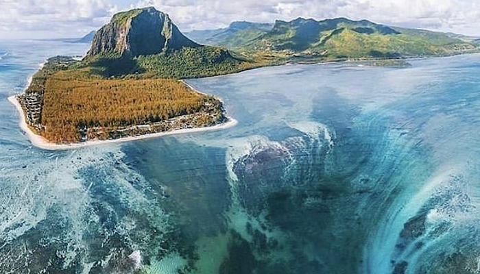 Mauritius: Il Mistero dell'Incredibile Cascata Sottomarina