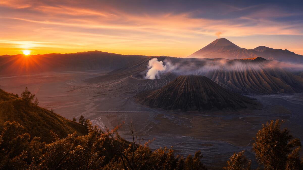 Monte Bromo: scalata notturna in Indonesia e alba mozzafiato sui crateri del vulcano - Mount Bromo